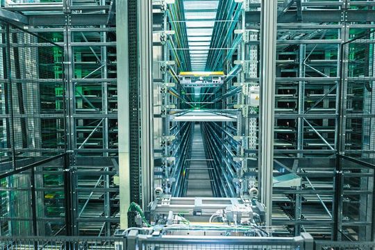 Storeware von Gebhardt sorgt für ein optimales Zusammenspiel der unterschiedlichen Lagersysteme – vom MLS über APL bis hin zu den beiden AKL und der verbindenden Fördertechnik. Storeware von Gebhardt sorgt für ein optimales Zusammenspiel der unterschiedlichen Lagersysteme – vom MLS über APL bis hin zu den beiden AKL und der verbindenden Fördertechnik.