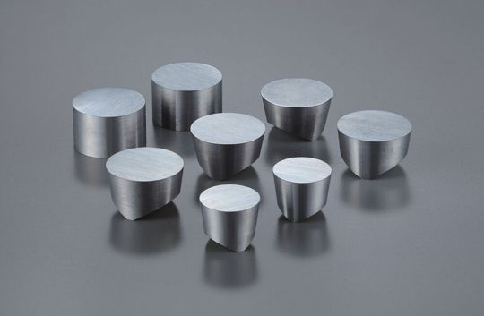 The new HX5 grade from the “NTK Ceramix” range is suitable for machining at depths of cut from 0.1 to 0.5 mm. The new HX5 grade from the “NTK Ceramix” range is suitable for machining at depths of cut from 0.1 to 0.5 mm.