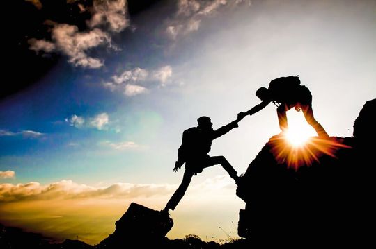 Sie sind das Fundament des Unternehmenserfolgs: Führungskräfte, die ihre Mitarbeiter an die Hand nehmen und klare Ziele vorgeben. Mit der SMART-Methode wird das ganz einfach. Sie sind das Fundament des Unternehmenserfolgs: Führungskräfte, die ihre Mitarbeiter an die Hand nehmen und klare Ziele vorgeben. Mit der SMART-Methode wird das ganz einfach.