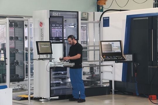 The production cell is automated according to the customer's requirements. The production cell is automated according to the customer's requirements.