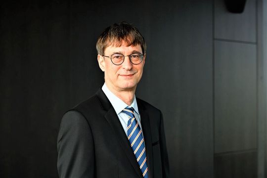 Peter Kloiber, Mitglied der Geschäftsleitung bei der Gebrüder Weiss Gesellschaft m.b.H., kann stolz sein. Denn das Transport- und Logistikunternehmen wurde jüngst mit dem German Brand Award ausgezeichnet. Peter Kloiber, Mitglied der Geschäftsleitung bei der Gebrüder Weiss Gesellschaft m.b.H., kann stolz sein. Denn das Transport- und Logistikunternehmen wurde jüngst mit dem German Brand Award ausgezeichnet.