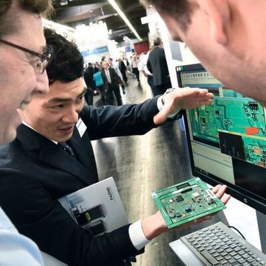 Auf der SMT bieten die zahlreichen Neuaussteller und Keyplayer einen umfangreichen Marktüberblick entlang der gesamten Wertschöpfungskette. Auf der SMT bieten die zahlreichen Neuaussteller und Keyplayer einen umfangreichen Marktüberblick entlang der gesamten Wertschöpfungskette.
