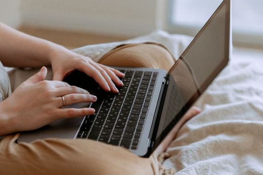 E-Mails gehören zu den meist unterschätzten Marketing-Kanälen. Wie Sie Ihre Mail-Sigantur erfolgreich einsetzen können, erfahren Sie in diesem Beitrag. E-Mails gehören zu den meist unterschätzten Marketing-Kanälen. Wie Sie Ihre Mail-Sigantur erfolgreich einsetzen können, erfahren Sie in diesem Beitrag.