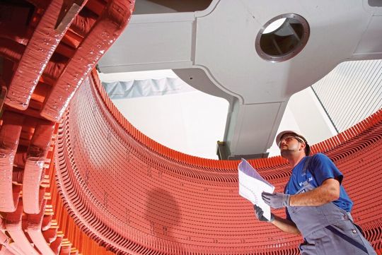 Die Voith Group konnte im vergangenen Halbjahr leicht wachsen und alle drei Sparten des Kerngeschäfts (Hydro, Paper, Turbo) schreiben schwarze Zahlen. Im Bild: Statorrahmen eines Generators Die Voith Group konnte im vergangenen Halbjahr leicht wachsen und alle drei Sparten des Kerngeschäfts (Hydro, Paper, Turbo) schreiben schwarze Zahlen. Im Bild: Statorrahmen eines Generators