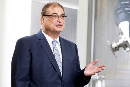 Distinguished with the 2021 Tool and Mold Making Medal of Honor: Lothar Horn, Managing Director of Hartmetall-Werkzeugfabrik Paul Horn in Tübingen. Distinguished with the 2021 Tool and Mold Making Medal of Honor: Lothar Horn, Managing Director of Hartmetall-Werkzeugfabrik Paul Horn in Tübingen.