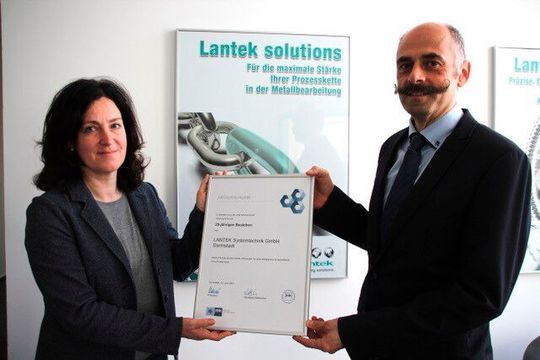 Christoph Lenhard (right) is the face of Lantek in Germany and knows more than anyone else in the German-speaking world when it comes to software for sheet metal processing. Christoph Lenhard (right) is the face of Lantek in Germany and knows more than anyone else in the German-speaking world when it comes to software for sheet metal processing.