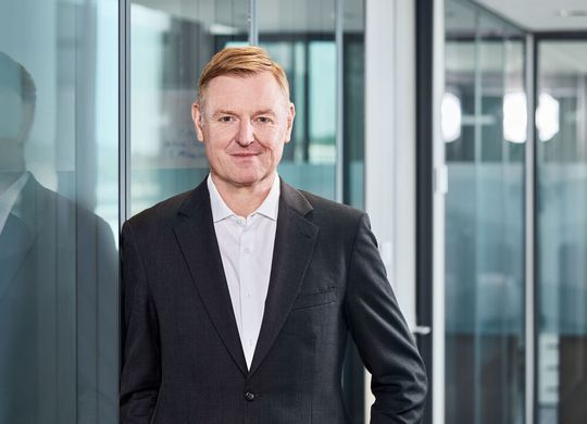 Marcus Söldner, Vorstandsvorsitzender der Versicherungsaktiengesellschaft CG Car-Garantie, gibt bekannt, dass sein Unternehmen jetzt die weltweit anerkannte Zertifizierung nach der ISO-27001-Norm erhalten hat. Marcus Söldner, Vorstandsvorsitzender der Versicherungsaktiengesellschaft CG Car-Garantie, gibt bekannt, dass sein Unternehmen jetzt die weltweit anerkannte Zertifizierung nach der ISO-27001-Norm erhalten hat.