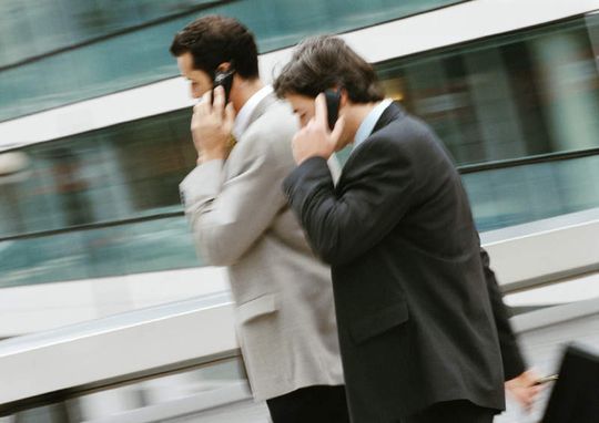 ComConsult lässt in Sachen FMC die Lösungen von Avaya und Siemens gegeneinander antreten ComConsult lässt in Sachen FMC die Lösungen von Avaya und Siemens gegeneinander antreten