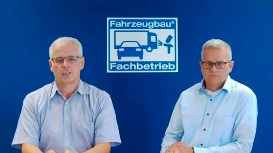 ZKF-Vizepräsident Claus Evels (l.) und ZKF Geschäftsführer Nutzfahrzeuge Dierk Conrad führten durch das Programm des Nfz-Workshops. ZKF-Vizepräsident Claus Evels (l.) und ZKF Geschäftsführer Nutzfahrzeuge Dierk Conrad führten durch das Programm des Nfz-Workshops.
