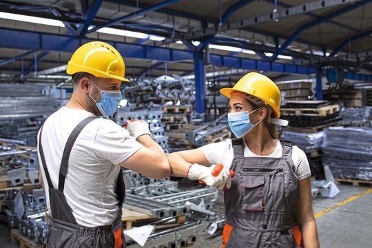 Schon in wenigen Wochen wird es so weit sein: Mitarbeiter dürfen wieder vom Büro aus arbeiten. Für Arbeitgeber heißt es aber unverändert: Hygienemaßnahmen sicherstellen! Schon in wenigen Wochen wird es so weit sein: Mitarbeiter dürfen wieder vom Büro aus arbeiten. Für Arbeitgeber heißt es aber unverändert: Hygienemaßnahmen sicherstellen!