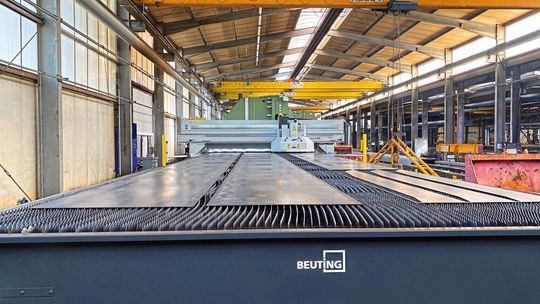 Die Laser Mat II bietet Klostermann genau die passende Lösung für die Bearbeitung von sehr großen und schweren Blechen, die die Stahlexperten gesucht hatten. Die Laser Mat II bietet Klostermann genau die passende Lösung für die Bearbeitung von sehr großen und schweren Blechen, die die Stahlexperten gesucht hatten.