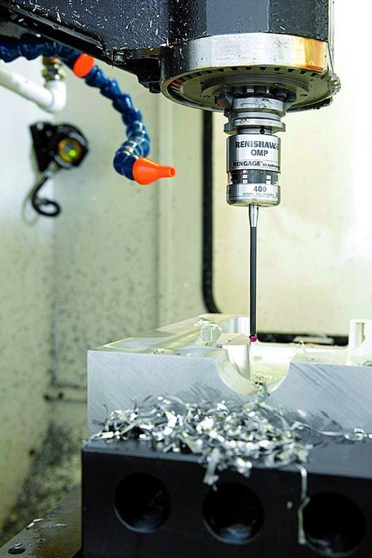 Messtaster auf Bearbeitungszentren in Verbindung mit der Messsoftware Productivity+ von Renishaw können nach einzelnen Fertigungsschritten wiederholt messen. Ein einwandfreier Bearbeitungsprozess wird sichergestellt. Bild: Renishaw Messtaster auf Bearbeitungszentren in Verbindung mit der Messsoftware Productivity+ von Renishaw können nach einzelnen Fertigungsschritten wiederholt messen. Ein einwandfreier Bearbeitungsprozess wird sichergestellt. Bild: Renishaw