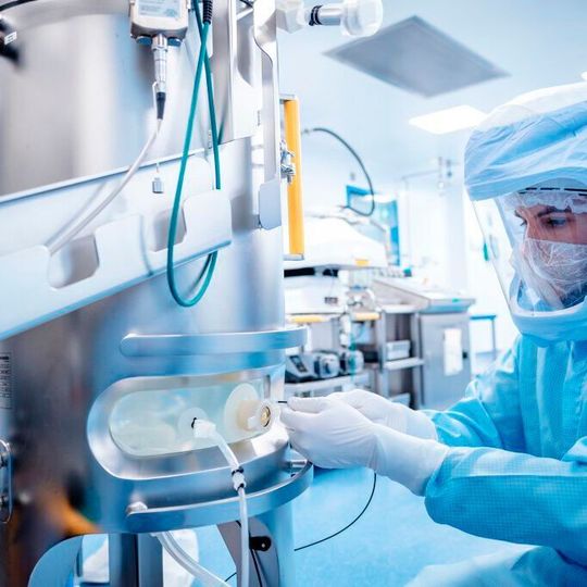 Das Biotechnologieunternehmen Biontech und Siemens wollen ihre strategische Kooperation erweitern. So wollen die Unternehmen ihre Zusammenarbeit beim schnellen Produktionsaus- und -aufbau für den Covid-19-Impfstoff intensivieren. Das Biotechnologieunternehmen Biontech und Siemens wollen ihre strategische Kooperation erweitern. So wollen die Unternehmen ihre Zusammenarbeit beim schnellen Produktionsaus- und -aufbau für den Covid-19-Impfstoff intensivieren.
