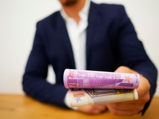 Die variablen Bezüge von Akademikern in der Chemie- und Pharmabranche sind deutlich zurückgegangen. Die variablen Bezüge von Akademikern in der Chemie- und Pharmabranche sind deutlich zurückgegangen.
