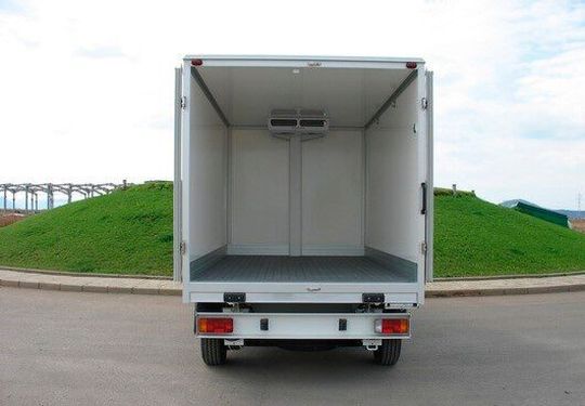 Composite-Know-how von Lamilux hilft bei Kühltransporten von Impfstoffen. Innen- und Außenwände von Transportsystemen mit Deckschichten aus antibakteriall wirkendem, glasfaserferstärktem Kunststoff (GFK) gehören dazu. Composite-Know-how von Lamilux hilft bei Kühltransporten von Impfstoffen. Innen- und Außenwände von Transportsystemen mit Deckschichten aus antibakteriall wirkendem, glasfaserferstärktem Kunststoff (GFK) gehören dazu.