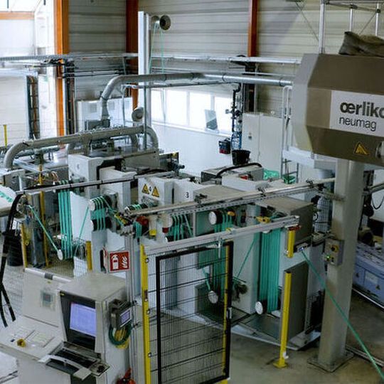 At the technical service centre of IFG Asota in Linz, Austria, trials are carried out with frequently changing – also biobased – fibre recipes. The Dreyclean cleaning granulates contribute to unproblematic operation and reduce material losses during the machine start-up phase. At the technical service centre of IFG Asota in Linz, Austria, trials are carried out with frequently changing – also biobased – fibre recipes. The Dreyclean cleaning granulates contribute to unproblematic operation and reduce material losses during the machine start-up phase.