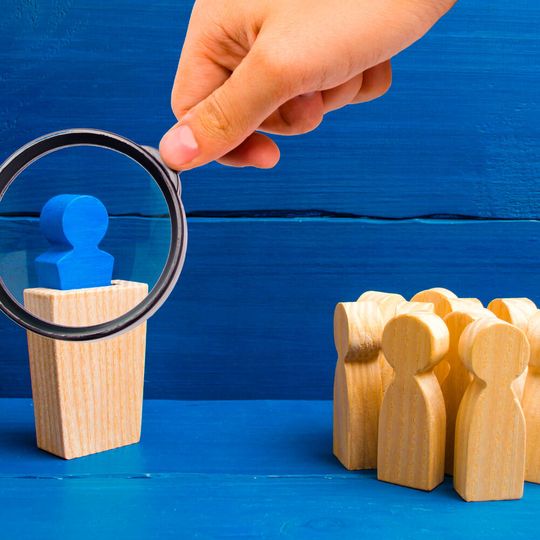 Mithilfe von Zero Trust prüft die Sicherheitsplattform Vision One alle Identitäten, bevor sie Zugriff auf das Unternehmensnetzwerk erhalten. Mithilfe von Zero Trust prüft die Sicherheitsplattform Vision One alle Identitäten, bevor sie Zugriff auf das Unternehmensnetzwerk erhalten.