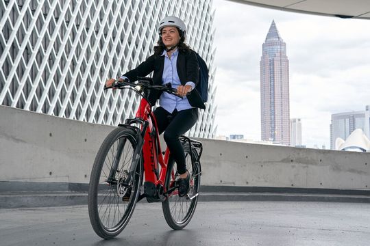 Im Zentrum der strategischen Partnergeschaft der Messegesellschaften in Friedrichshafen und Frankfurt steht die Weltleitmesse Eurobike. Ab dem Juli 2022 wandert sie vom Bodensee an den Main. Im Zentrum der strategischen Partnergeschaft der Messegesellschaften in Friedrichshafen und Frankfurt steht die Weltleitmesse Eurobike. Ab dem Juli 2022 wandert sie vom Bodensee an den Main.