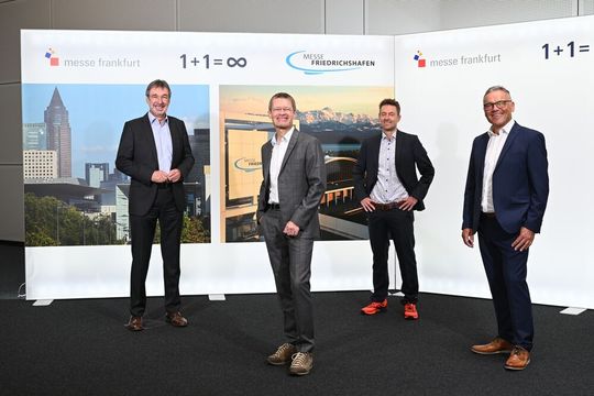 Arbeiten künftig in der fairnamic GmbH zusammen (v.l.): Uwe Behm (GF Messe Frankfurt), Klaus Wellmann (GF Messe Friedrichshafen), Stefan Reisinger (Messechef Eurobike) sowie Roland Bosch (Aero-Bereichsleiter).
