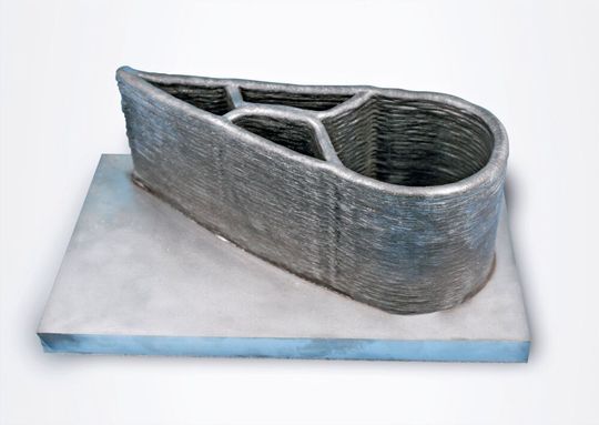 Das ist ein per Metalldrahtaufschweißen hergestelltes Bauteil. Die Abkürzung des sogenannten Wire Arc Additive Manufacturing heißt WAAM. Dafür hat das Unternehmen Ugitech jetzt neue Spezialdrähte zu bieten. Das ist ein per Metalldrahtaufschweißen hergestelltes Bauteil. Die Abkürzung des sogenannten Wire Arc Additive Manufacturing heißt WAAM. Dafür hat das Unternehmen Ugitech jetzt neue Spezialdrähte zu bieten.