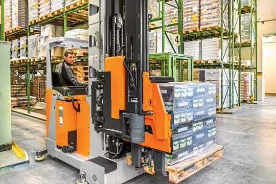 Der NXV mit dem geräumigen, ergonomischen Fahrerplatz mit seinen einstellbaren Bedienelementen.