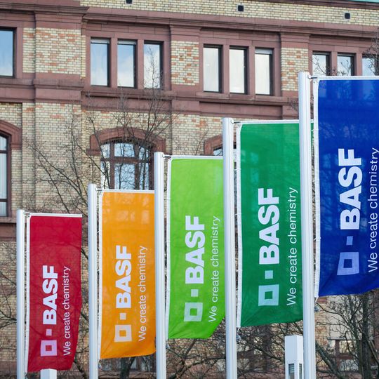 BASF hat sein Pigmentgeschäft an das japanische Unternehmen DIC verkauft. BASF hat sein Pigmentgeschäft an das japanische Unternehmen DIC verkauft.