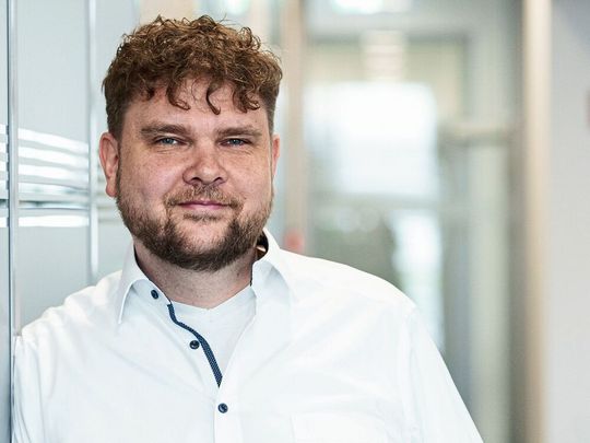 Rainer Kampenga, 43 Jahre, seit 13 Jahren als Projektleiter im Schaltanlagenbau tätig und aktuell in der Abteilung Projektservice International bei WAGO für die Projektierung von Steuerungen für Industrie- und Gebäudeanwendungen zuständig Rainer Kampenga, 43 Jahre, seit 13 Jahren als Projektleiter im Schaltanlagenbau tätig und aktuell in der Abteilung Projektservice International bei WAGO für die Projektierung von Steuerungen für Industrie- und Gebäudeanwendungen zuständig