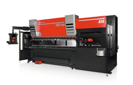 Die Abkantpresse HRB-ATC von Amada. Die Abkantpresse HRB-ATC von Amada.