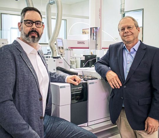 Dr. Sascha Giegold (l. mit mit Hogler Gerstel) ist neuer Bereichsleiter für Vertrieb und Marketing bei Gerstel. Dr. Sascha Giegold (l. mit mit Hogler Gerstel) ist neuer Bereichsleiter für Vertrieb und Marketing bei Gerstel.