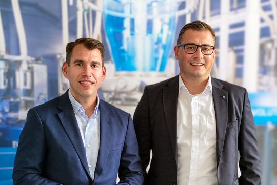 Reifenhäuser konzentriert jetzt die Blasfolienkompetenz unter der Einzelmarke Reifenhäuser Blown Film. Das soll nach Aussage der Geschäftsführer (von Links) Marcel Perrevort und Andreas Neuss die Entwicklungsschlagkraft erhöhen. Reifenhäuser konzentriert jetzt die Blasfolienkompetenz unter der Einzelmarke Reifenhäuser Blown Film. Das soll nach Aussage der Geschäftsführer (von Links) Marcel Perrevort und Andreas Neuss die Entwicklungsschlagkraft erhöhen.