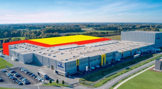 Multi-Mega-Produktion. Die Schumacher Packaging Gruppe baut ihr Werk in Greven so aus, dass ab 2022 dort eine Produktionskapazität von 600 Millionen Quadratmetern Wellpappe zur Verfügung steht. (Die farbigen Flächen markieren das Neubauareal). Multi-Mega-Produktion. Die Schumacher Packaging Gruppe baut ihr Werk in Greven so aus, dass ab 2022 dort eine Produktionskapazität von 600 Millionen Quadratmetern Wellpappe zur Verfügung steht. (Die farbigen Flächen markieren das Neubauareal).
