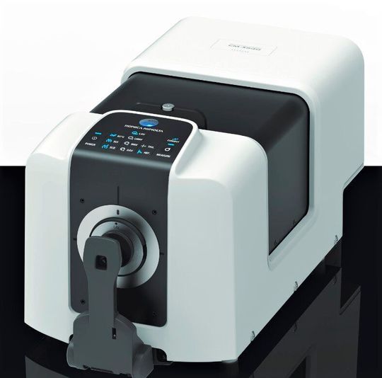 Das ist das Spektralphotometer des Typs CM-36dG von Konica Minolta Sensing. Es gilt als erstes kompaktes Tischgerät, mit dem Farbe und Glanz parallel an der gleichen Probenstelle gemessen werden können. Das ist das Spektralphotometer des Typs CM-36dG von Konica Minolta Sensing. Es gilt als erstes kompaktes Tischgerät, mit dem Farbe und Glanz parallel an der gleichen Probenstelle gemessen werden können.