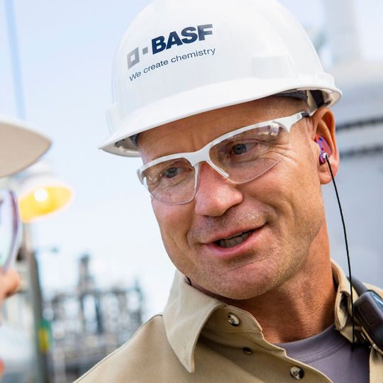 BASF und Clayton, Dubilier & Rice wollen Solenis an Platinum Equity verkaufen. BASF und Clayton, Dubilier & Rice wollen Solenis an Platinum Equity verkaufen.