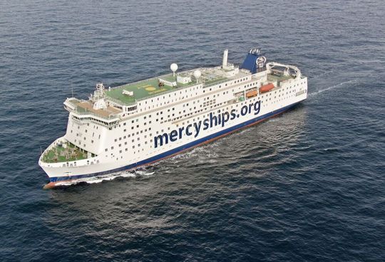 Die Global Mercy verfügt über zwei Azipod-Antriebseinheiten, die das Anlegen selbst in flachen Häfen ermöglichen. Die Global Mercy verfügt über zwei Azipod-Antriebseinheiten, die das Anlegen selbst in flachen Häfen ermöglichen.
