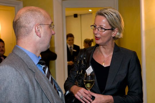 Stefan Montag von Acer im Gespräch mit Dorit Bode von Hewlett-Packard. Stefan Montag von Acer im Gespräch mit Dorit Bode von Hewlett-Packard.