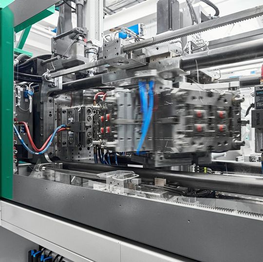 At the heart of the cube machine is a compact cube designed by our partner Foboha which can be easily accessed from above. The rotation of the cube is powered servo-electrically and the horizontal movement relies on rack and pinion mechanisms. At the heart of the cube machine is a compact cube designed by our partner Foboha which can be easily accessed from above. The rotation of the cube is powered servo-electrically and the horizontal movement relies on rack and pinion mechanisms.