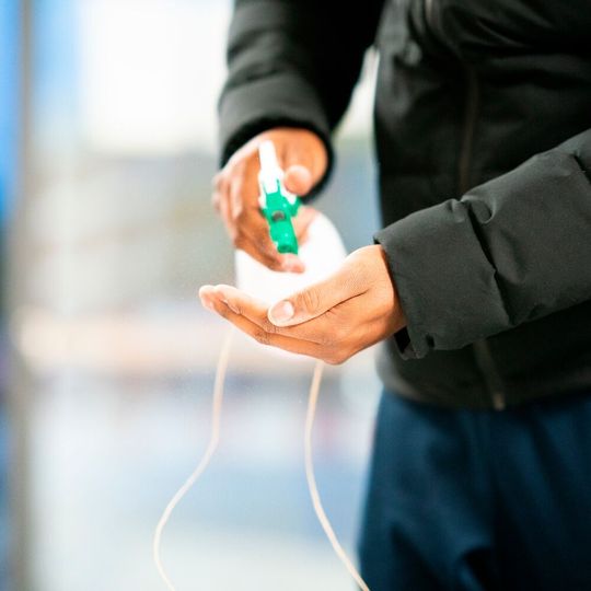 Hübner hat Neuentwicklungen für die Händehygiene und Beatmung auf den Markt gebracht. (Symbolbild) Hübner hat Neuentwicklungen für die Händehygiene und Beatmung auf den Markt gebracht. (Symbolbild)