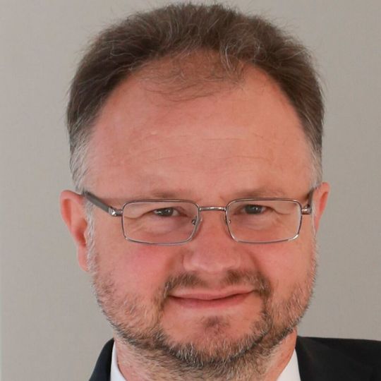 Marc Armbruster hat im Laufe seiner Karriere nahezu alle typischen Positionen der Softwareentwicklung kennengelernt. Marc Armbruster hat im Laufe seiner Karriere nahezu alle typischen Positionen der Softwareentwicklung kennengelernt.