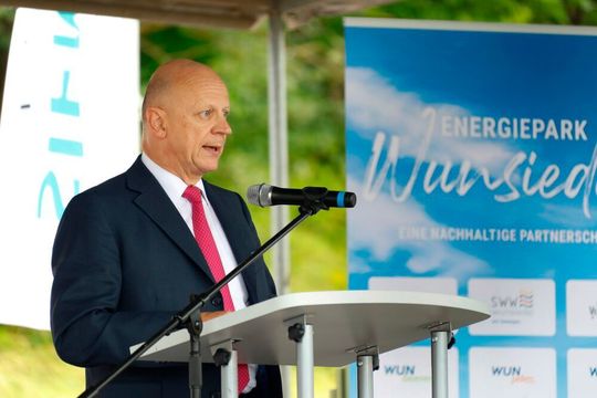 Professor Dr. Ralf P. Thomas, Chief Financial Officer of Siemens Professor Dr. Ralf P. Thomas, Chief Financial Officer of Siemens