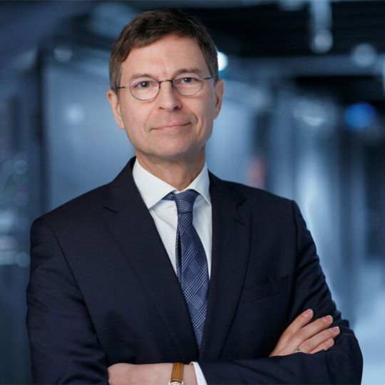 Prof. Dr. Stefan Wrobel, Institutsleiter Fraunhofer IAIS Prof. Dr. Stefan Wrobel, Institutsleiter Fraunhofer IAIS