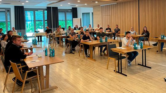 Die Unternehmensnachfolge im Fokus: Der Club Generation 5.0 traf sich zum ersten Meeting Die Unternehmensnachfolge im Fokus: Der Club Generation 5.0 traf sich zum ersten Meeting