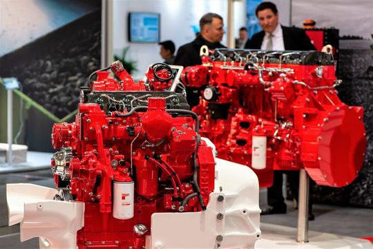 Weniger Emissionen, weniger Verbrauch! Das sind die Ziele, die neue Motorkonzepte auch für den Off-Highway-Sektor erreichen sollen. Vom 27. Februar bis 5. März 2022 informiert die Systems & Components in Hannover über den Stand der Dinge. Weniger Emissionen, weniger Verbrauch! Das sind die Ziele, die neue Motorkonzepte auch für den Off-Highway-Sektor erreichen sollen. Vom 27. Februar bis 5. März 2022 informiert die Systems & Components in Hannover über den Stand der Dinge.