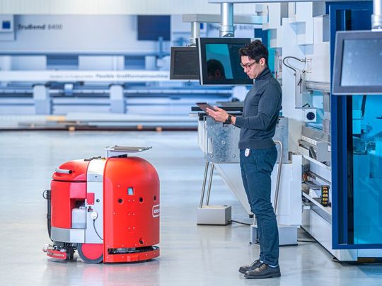 Trumpf erhöht die Anteile am Dresdener Software-Unternehmen Zigpos deutlich, wie heute bekannt gegeben wurde. Für die Intensivierung der Entwicklung von Ortungstechnik steigert Trumpf seine Beteiligung von 25,1 auf 50,1 Prozent. Trumpf erhöht die Anteile am Dresdener Software-Unternehmen Zigpos deutlich, wie heute bekannt gegeben wurde. Für die Intensivierung der Entwicklung von Ortungstechnik steigert Trumpf seine Beteiligung von 25,1 auf 50,1 Prozent.