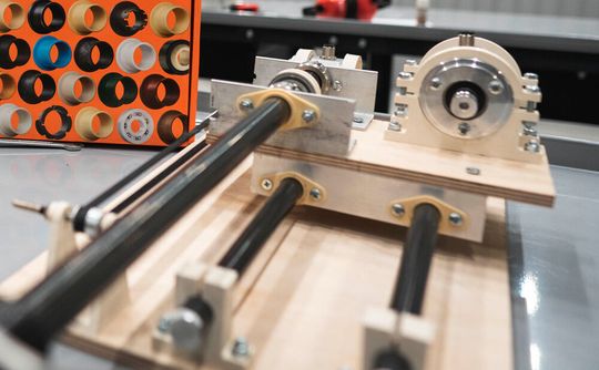 Für das Steuersystem wurden schmiermittelfreie Polymergleitlager aus dem Hochleistungskunststoff iglidur J von Igus verwendet.