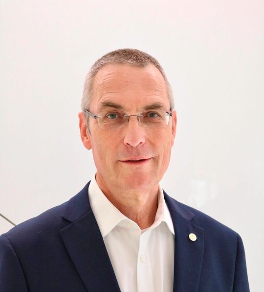 Having joined Shimadzu in 1987, Jürgen Semmler headed the newly founded German organization from 2006. As of July 1, 2021, he will assume overall responsibility for Shimadzu Europa. Having joined Shimadzu in 1987, Jürgen Semmler headed the newly founded German organization from 2006. As of July 1, 2021, he will assume overall responsibility for Shimadzu Europa.