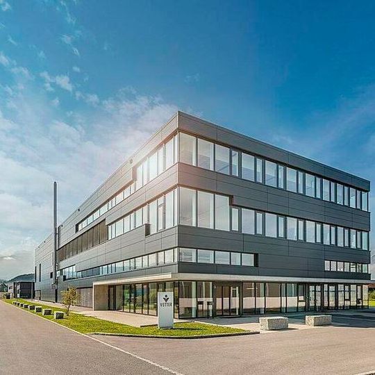 Der neue Standort ist nur eine Autostunde zum Vetter-Hauptsitz in Ravensburg entfernt und erweitert die bestehende klinische Entwicklung von Vetter. Der neue Standort ist nur eine Autostunde zum Vetter-Hauptsitz in Ravensburg entfernt und erweitert die bestehende klinische Entwicklung von Vetter.