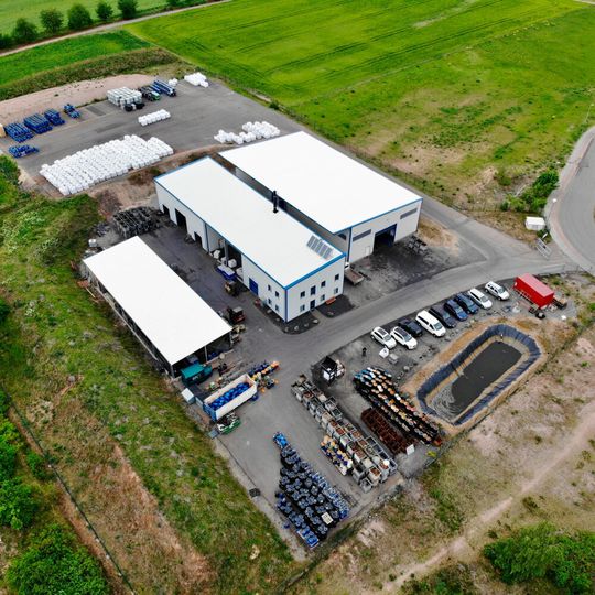 Promesa hat seinen Sitz in Hettstedt und wurde von VVG für die Aufbereitung und das Recycling von Lithium-Batteriesystemen gegründet. Promesa hat seinen Sitz in Hettstedt und wurde von VVG für die Aufbereitung und das Recycling von Lithium-Batteriesystemen gegründet.