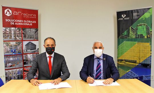 Von links: Eric Arana, Präsident der Arania Group, und Charles Pinto, Direktor der School of Engineering, unterzeichnen das Gründungsdokument für das gemeinsame Forschungslabor in Bilbao, in dem dünnwandige Stahlstrukturen untersucht werden sollen. Von links: Eric Arana, Präsident der Arania Group, und Charles Pinto, Direktor der School of Engineering, unterzeichnen das Gründungsdokument für das gemeinsame Forschungslabor in Bilbao, in dem dünnwandige Stahlstrukturen untersucht werden sollen.
