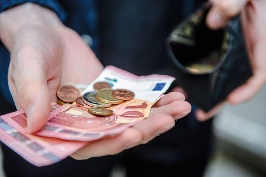 Welche Infektionsgefahr für SARS-CoV-2 geht von Bargeld aus? RUB-Forscher haben das im Experiment untersucht. Welche Infektionsgefahr für SARS-CoV-2 geht von Bargeld aus? RUB-Forscher haben das im Experiment untersucht.