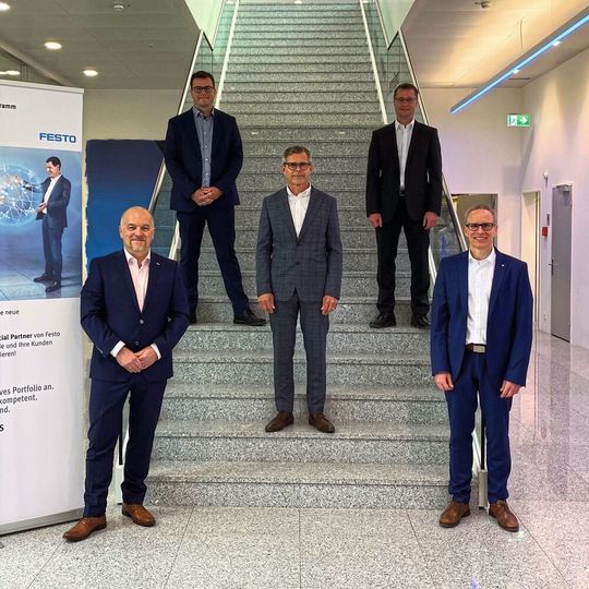 Die Parkem AG ist seit dem 1. August 2021 offizieller Festo-Partner und bietet rund um die elektrische Antriebstechnik (EA) sämtliche Lösungen und Produkte von Festo an. Die Parkem AG ist seit dem 1. August 2021 offizieller Festo-Partner und bietet rund um die elektrische Antriebstechnik (EA) sämtliche Lösungen und Produkte von Festo an.